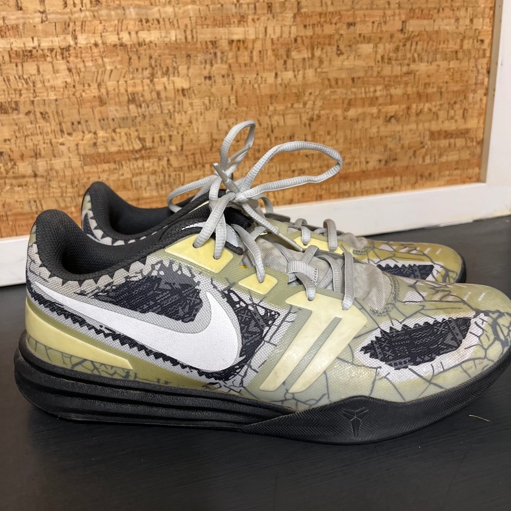 Nike Kobe Mentality Clearwater Cyber Black White 704942-003 Mens Size 11